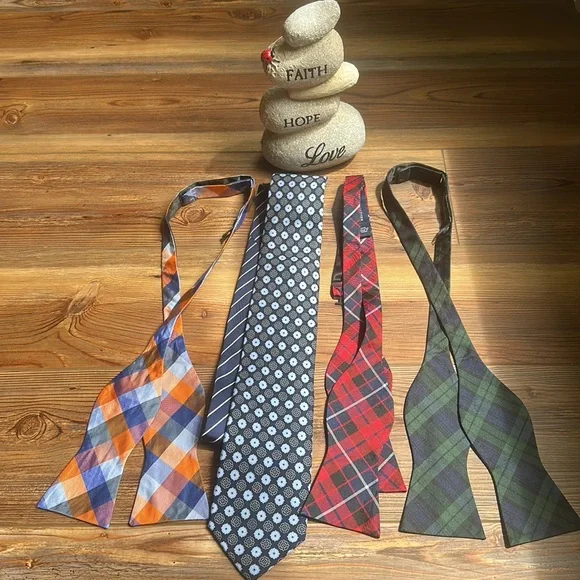 💖Tommy Hilfiger 💯 % silk tie set - Picture 1 of 3